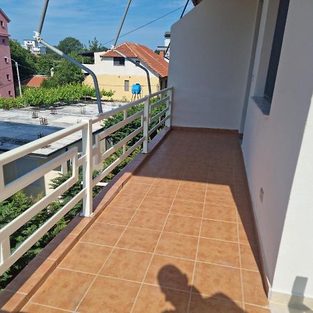 Roan Apartments Velipojë Esterno foto