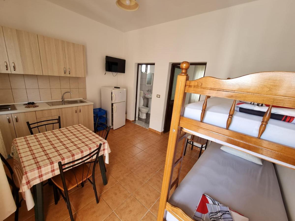 Roan Apartments Velipojë Esterno foto