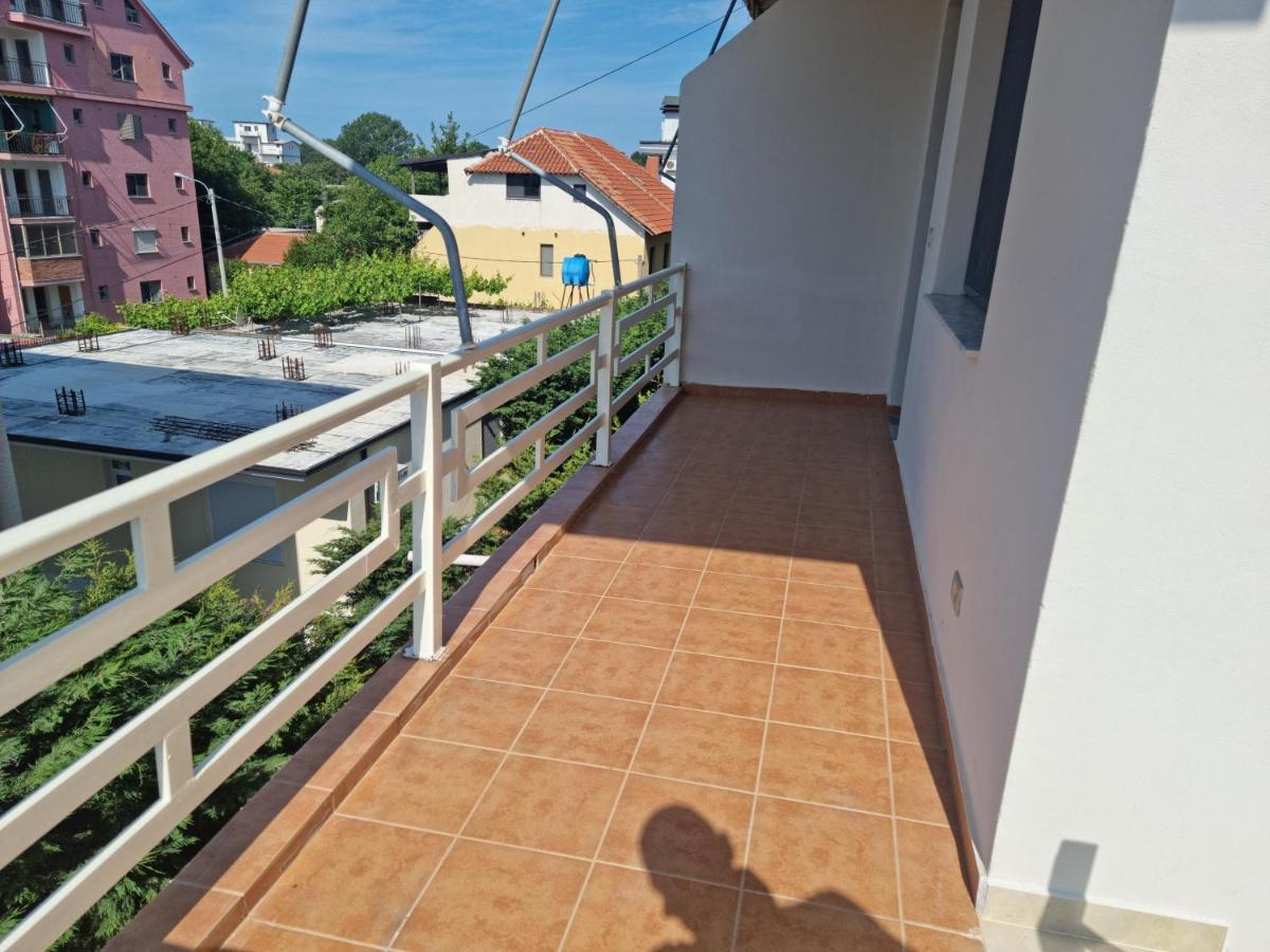 Roan Apartments Velipojë Esterno foto