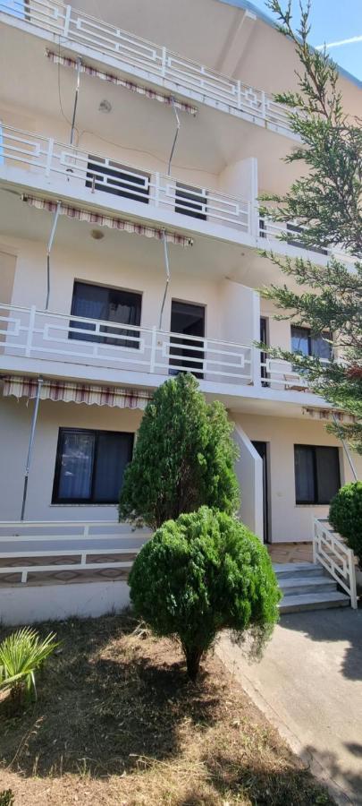 Roan Apartments Velipojë Esterno foto