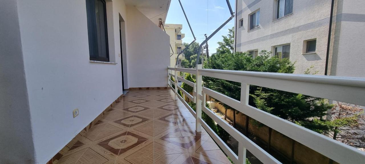 Roan Apartments Velipojë Esterno foto