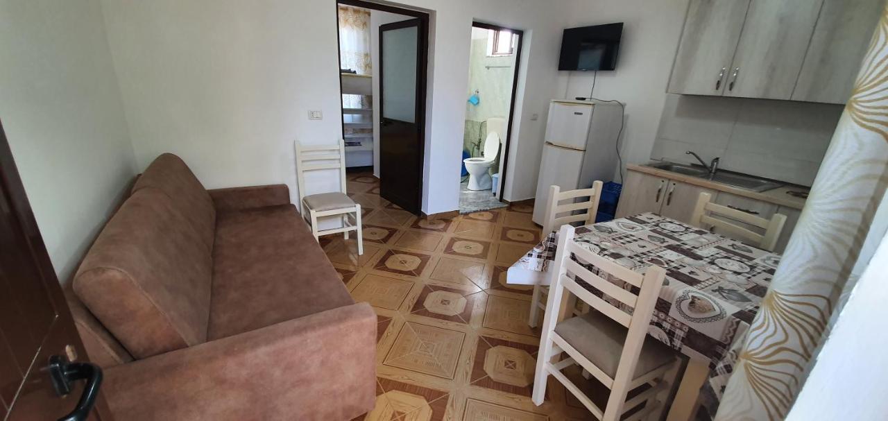 Roan Apartments Velipojë Esterno foto